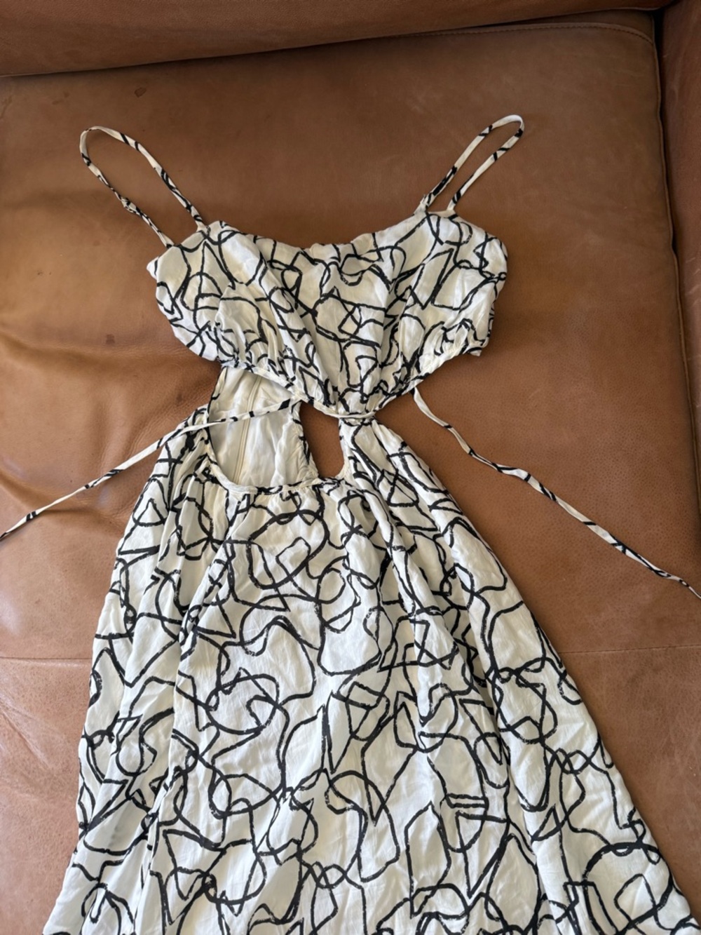 ASTR THE LABEL Sanger Cut Out Maxi Dress - Sketch Black & White Size Large - Picture 5 of 12